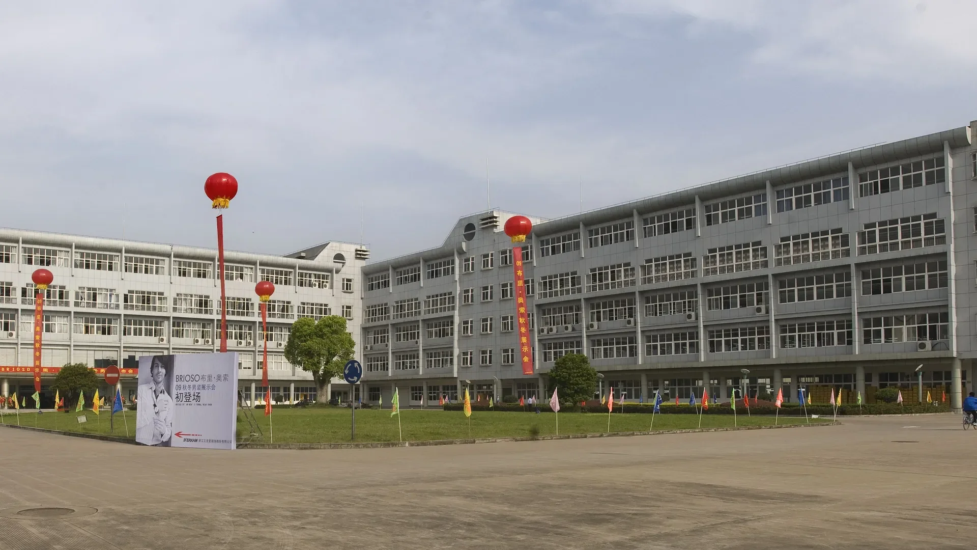 GAZO uniform manufacturing factory in Yiwu China 5